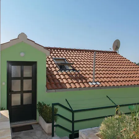 Apartamento Two-bedroom Karbuni With Sea View 09 *