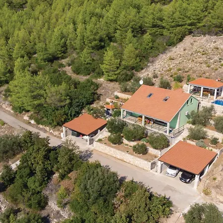 Beautiful In Karbuni With Wifi Apartment Prizba