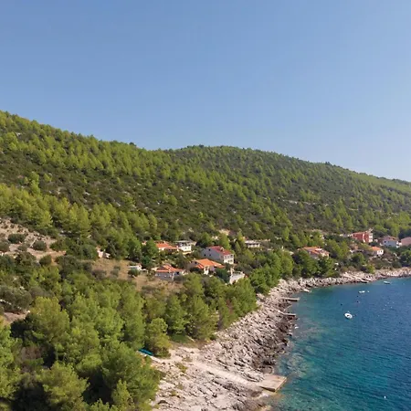 Beautiful In Karbuni With Wifi Apartment